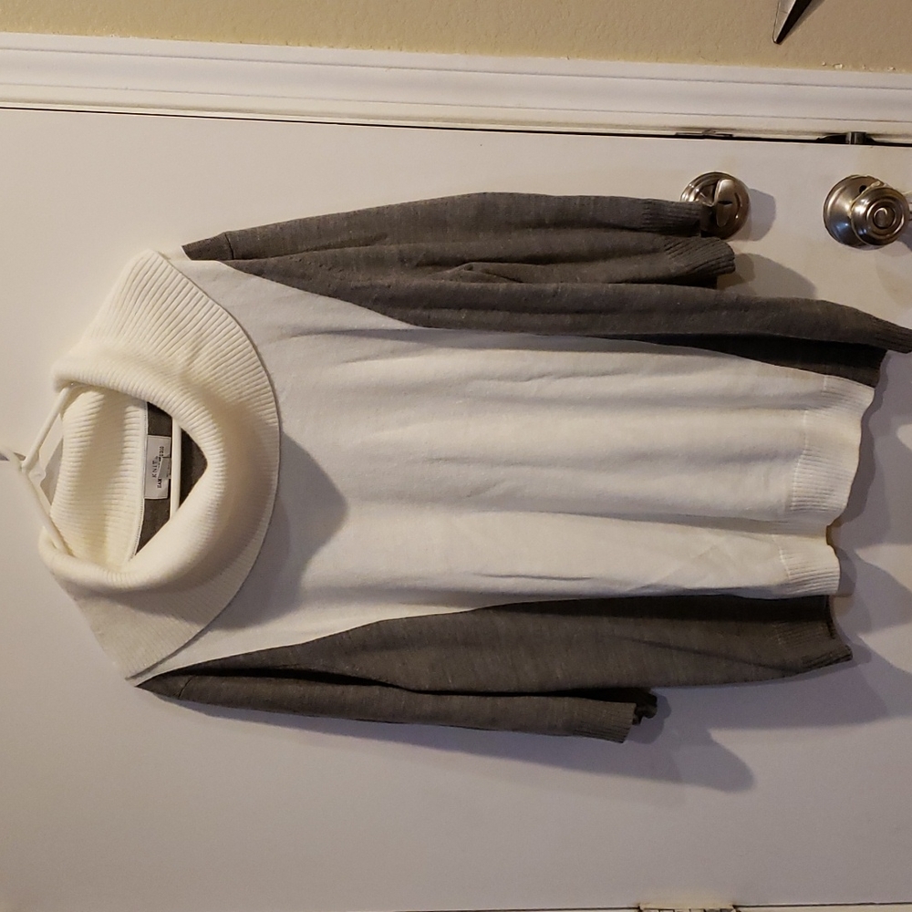 Sweater - Picture 1 of 6